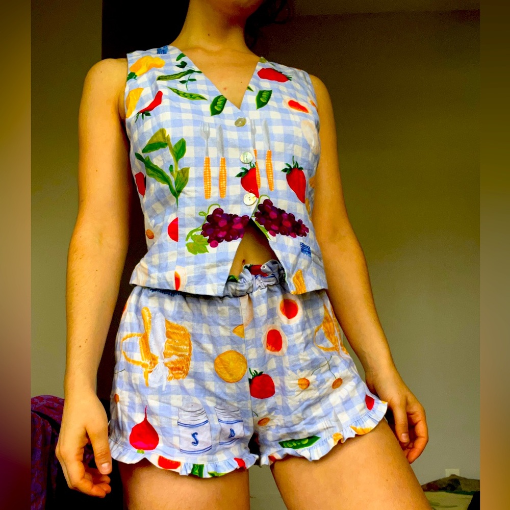 Lisa Says Gah! Picnic top and shorts